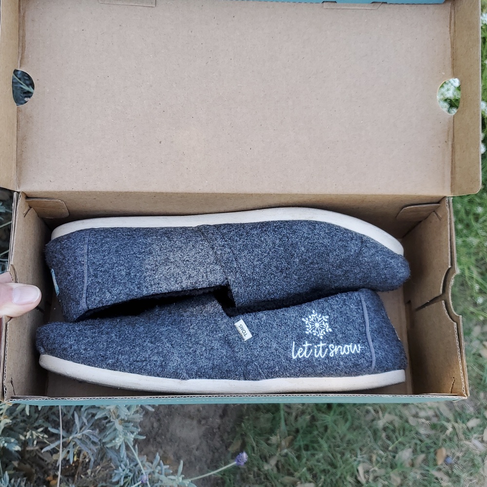 Toms Aplargata Let It Snow Stitching Grey Women's Size 10 GUC